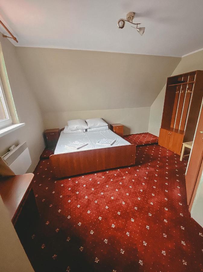Crocus Hotel ดราโฮบรัท ภายนอก รูปภาพ