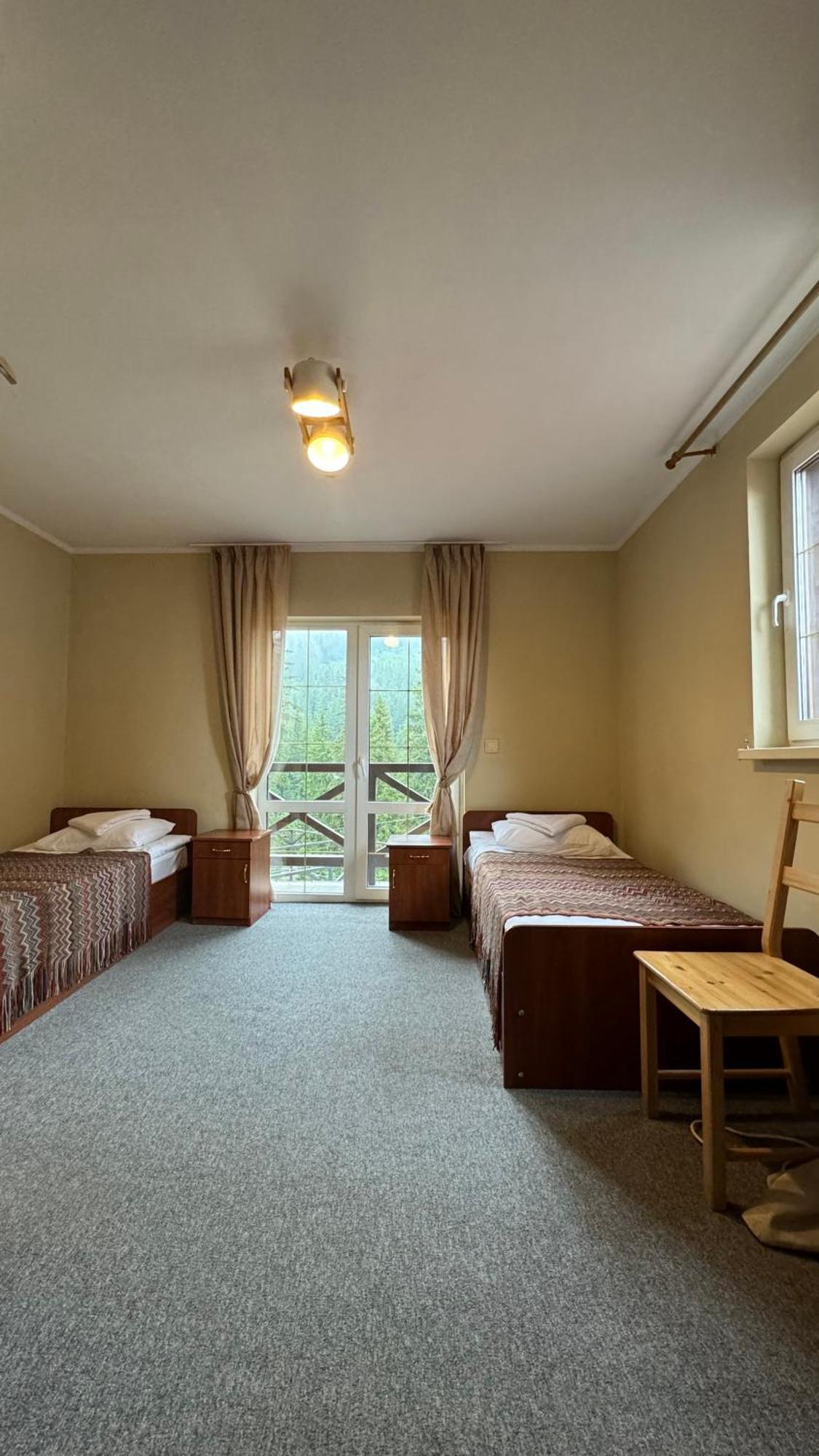 Crocus Hotel ดราโฮบรัท ภายนอก รูปภาพ