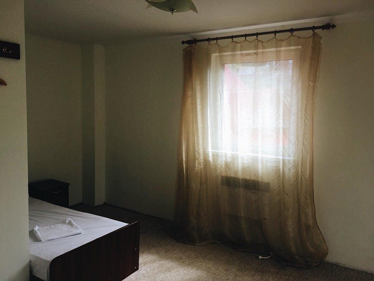 Crocus Hotel ดราโฮบรัท ภายนอก รูปภาพ