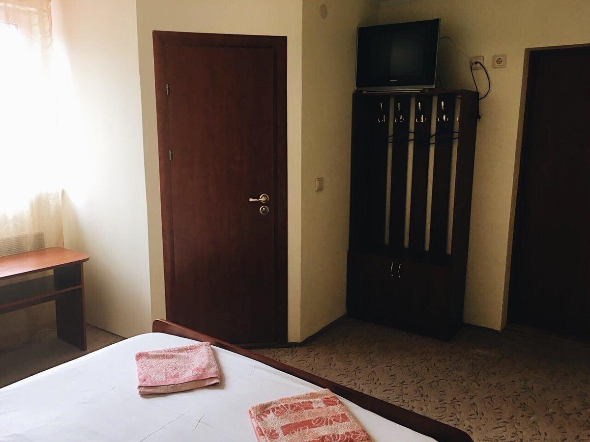 Crocus Hotel ดราโฮบรัท ภายนอก รูปภาพ