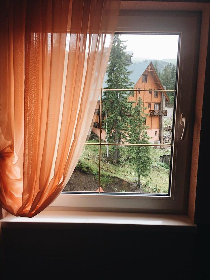 Crocus Hotel ดราโฮบรัท ภายนอก รูปภาพ